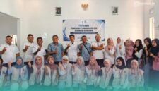 Kelompok Kerja Nyata (KKN) Posko 61 setelah melakukan kegiatan Penyuluhan Pernikahan Dini dan Kesehatan Reproduksi di Desa Kupang, Kecamatan Curahdami, Kabupaten Bondowoso, pada Rabu, (29/7/2026) kemarin hari (Foto: Istimewa).