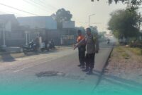 Pihak kepolisian saat melakukan olah Tempat Kejadian Perkara (TKP) (Foto: Satlantas Polres Jember). 