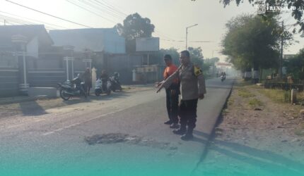 Pihak kepolisian saat melakukan olah Tempat Kejadian Perkara (TKP) (Foto: Satlantas Polres Jember).