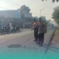 Pihak kepolisian saat melakukan olah Tempat Kejadian Perkara (TKP) (Foto: Satlantas Polres Jember). 