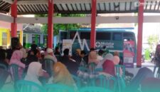 Dinkes Jember saat melakukan rontgen paru-paru warga di salah satu Kantor Desa (Foto: Dinkes Jember)
