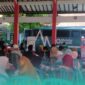 Dinkes Jember saat melakukan rontgen paru-paru warga di salah satu Kantor Desa (Foto: Dinkes Jember)