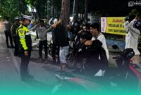 Gambar Geber Motor Tanpa Helm di Jalan Raya, Polisi Banyuwangi Ingatkan Bahaya Kecelakaan(Sumber:istimewa)