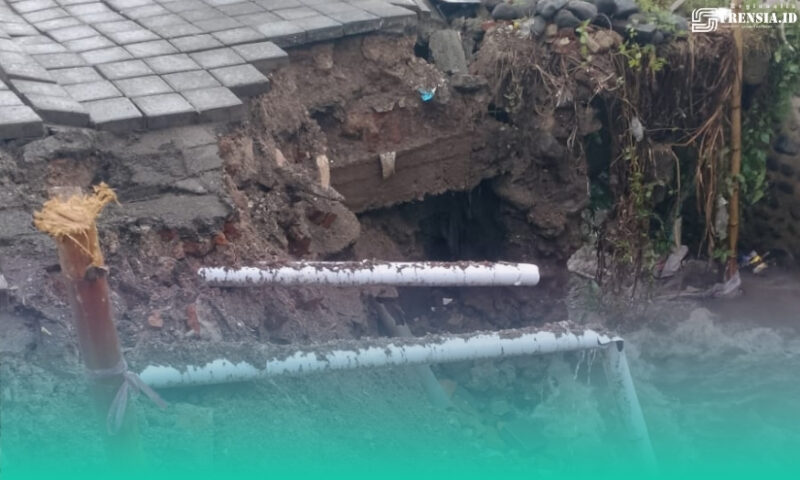 Gambar Luapan Sungai Gerus Plengsengan di Sempu Banyuwangi, Nyaris Hantam Bangunan Warga (Sumber: Istimewa)