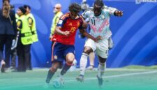 Gambar Yamal Adu Skill dengan Doku (Sumber: Istimewa)
