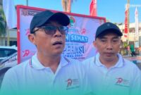 Ketua Dekopinda Jember, Ardi Pujo Prabowo, saat ditemui di depan Kantor Bupati Jember (Foto: Sigit/Frensia). 