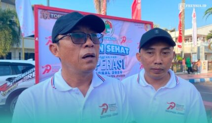 Ketua Dekopinda Jember, Ardi Pujo Prabowo, saat ditemui di depan Kantor Bupati Jember (Foto: Sigit/Frensia).