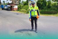 Pihak Satlantas Polres Jember, saat olah TKP kecelakaan (Foto: Satlantas Polres Jember). 