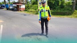 Pihak Satlantas Polres Jember, saat olah TKP kecelakaan (Foto: Satlantas Polres Jember). 