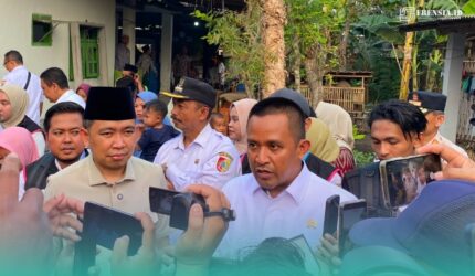 Bupati Jember, Muhammad Fawait, (kiri), Wakil Ketua Ombudsman RI, Rahmadi Indra Tektona (kanan) (Foto: Sigit/Frensia).