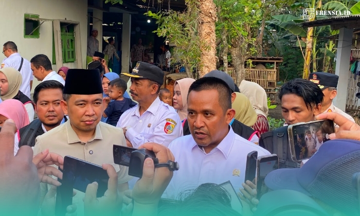 Bupati Jember, Muhammad Fawait, (kiri), Wakil Ketua Ombudsman RI, Rahmadi Indra Tektona (kanan) (Foto: Sigit/Frensia). 