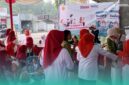 Pegawai Alfamart bersama para ibu-ibu saat kegiatan Program Sahabat Posyandu, di depan salah satu Gerai di Jember (Foto: Istimewa). 
