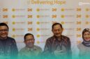 Arik Lisarja, Head Division of Morula IVF Surabaya (dari kiri), Prof. Arief Boediono, Direktur Scientific Morula IVF Indonesia, Prof. Budi Santoso, Konsultan Fertilitas Morula IVF Indonesia, dr. Anita Fadhilah, Direktur IHC Rumah Sakit Perkebunan Jember Klinik (kanan) (Foto: Fadli/Frensia). 