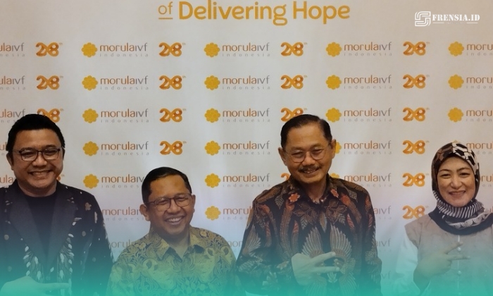 Arik Lisarja, Head Division of Morula IVF Surabaya (dari kiri), Prof. Arief Boediono, Direktur Scientific Morula IVF Indonesia, Prof. Budi Santoso, Konsultan Fertilitas Morula IVF Indonesia, dr. Anita Fadhilah, Direktur IHC Rumah Sakit Perkebunan Jember Klinik (kanan) (Foto: Fadli/Frensia). 