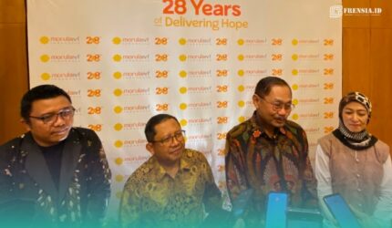 Arik Lisarja, Head Division of Morula IVF Surabaya (dari kiri), Prof. Arief Boediono, Direktur Scientific Morula IVF Indonesia, Prof. Budi Santoso, Konsultan Fertilitas Morula IVF Indonesia, dr. Anita Fadhilah, Direktur IHC Rumah Sakit Perkebunan Jember Klinik (kanan) (Foto: Sigit/Frensia).