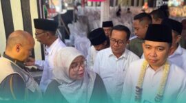Direktur Jenderal (Dirjen) Perumahan Perkotaan Kementerian PKP, Sri Haryati, (kiri), Bupati Jember, Muhammad Fawiat (Kanan) (Foto: Sigit/Frensia). 