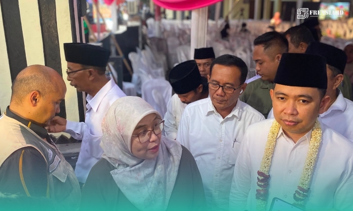 Direktur Jenderal (Dirjen) Perumahan Perkotaan Kementerian PKP, Sri Haryati, (kiri), Bupati Jember, Muhammad Fawiat (Kanan) (Foto: Sigit/Frensia). 