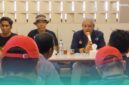 Ketua Laskar Jahanam Jember, Dwi Agus Budiyanto (tengah), bersama Ketua Masyarakat Anti Korupsi Indonesia (MAKI) Jatim, Heru Satriyo (kanan), saat Press Release di Hotel New Cempaka, Kelurahan Gebang, Kecamatan Patrang, Jember (Foto: Fadli/Frensia). 