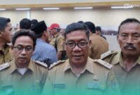 Ketua Persaudaraan Kepala Desa Indonesia (PKDI) Jember, Meseran, (tengah) (Foto: Sigit/Frensia). 