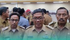 Ketua Persaudaraan Kepala Desa Indonesia (PKDI) Jember, Meseran, (tengah) (Foto: Sigit/Frensia).