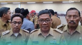 Ketua Persaudaraan Kepala Desa Indonesia (PKDI) Jember, Meseran, (tengah) (Foto: Sigit/Frensia). 