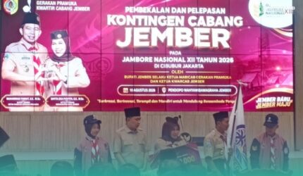 Bupati Jember, Muhammad Fawait saat foto bersama di acara pembekalan dan pelepasan kontingen dalam Jambore Nasional ke XII di Cibubur, Jakarta Timur (Foto: Istimewa).