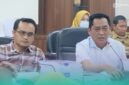 Wakil Ketua DPRD Jember, Widarto (kiri), dan Ketua Badan Anggaran (Banggar) yang sekaligus Ketua DPRD Jember, Ahmad Halim (kanan) (Foto: Fadli/Frensia). 