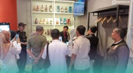 Tim gabungan berserta Organisasi Perangkat Daerah (OPD) Pemkab Jember, saat mendatangi outlet penjualan miras di Kecamatan Patrang (Foto: Istimewa). 