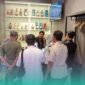 Tim gabungan berserta Organisasi Perangkat Daerah (OPD) Pemkab Jember, saat mendatangi outlet penjualan miras di Kecamatan Patrang (Foto: Istimewa). 