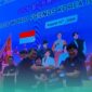 Pimpinan Polije saat memberi cindera mata saat pelaksanaan World Friends Korea ICT Volunteers (WFK-ICT) 2026 di Politeknik Negeri Jember (Foto: Sigit/Frensia). 