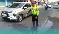 Piket Gakkum  Satlantas Polres  Jember saat mendatangi TKP kecelakaan di Jenggawah (Foto: Satlantas Polres Jember). 