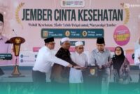 Bupati Jember, Muhammad Fawait, saat meresmikan program 'Jember Cinta Kesehatan', di Pondok Pesantren (Ponpes) Nurul Islam (Nuris), Kelurahan Antirogo, Kecamatan Sumbersari (Foto: Fadli/Frensia). 