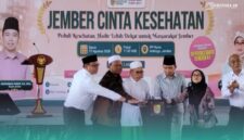 Bupati Jember, Muhammad Fawait, saat meresmikan program 'Jember Cinta Kesehatan', di Pondok Pesantren (Ponpes) Nurul Islam (Nuris), Kelurahan Antirogo, Kecamatan Sumbersari (Foto: Fadli/Frensia). 