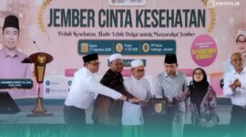 Bupati Jember, Muhammad Fawait, saat meresmikan program 'Jember Cinta Kesehatan', di Pondok Pesantren (Ponpes) Nurul Islam (Nuris), Kelurahan Antirogo, Kecamatan Sumbersari (Foto: Fadli/Frensia). 