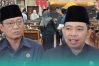 Ketua DPRD Jember, Ahmad Halim (kiri), Bupati Jember, Muhammad Fawait (kanan) (Foto: Fadli/Frensia). 