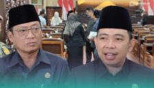 Ketua DPRD Jember, Ahmad Halim (kiri), Bupati Jember, Muhammad Fawait (kanan) (Foto: Fadli/Frensia).
