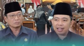 Ketua DPRD Jember, Ahmad Halim (kiri), Bupati Jember, Muhammad Fawait (kanan) (Foto: Fadli/Frensia). 