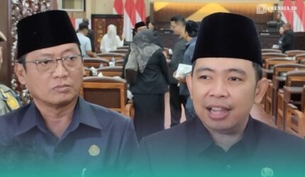 Ketua DPRD Jember, Ahmad Halim (kiri), Bupati Jember, Muhammad Fawait (kanan) (Foto: Fadli/Frensia).