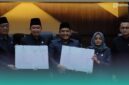 (Dari kiri), Ketua DPRD Jember, Ahmad Halim, Bupati Jember, Muhammad Fawait, Wakil Ketua DPRD Jember, Fuad Akhsan, Wakil Ketua DPRD Jember, Fatmawati, Wakil Ketua DPRD Jember, Widarto (Foto: Fadli/Frensia). 