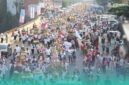 Semarak gunungan hasil bumi yang dibawa warga saat acara Ancak Agung dalam memperingati Kelahiran Nabi Muhammad SAW (Foto: Sigit/Frensia). 