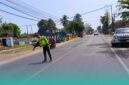 Pihak kepolisian saat mendatangani tempat kejadian kecelakaan di Kecamatan Tanggul (Foto: Satlantas Polres Jember). 