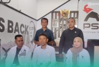 Pengurus Dewan Pimpinan Daerah Partai Solidaritas Indonesia (DPD PSI) Kabupaten Jember, saat Press Release akan meluncurkan kantor baru partainya, di Jalan Hayam Wuruk, nomor 127 Kecamatan Kaliwates, Jember (Foto: Fadli/Frensia). 