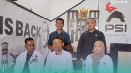 Pengurus Dewan Pimpinan Daerah Partai Solidaritas Indonesia (DPD PSI) Kabupaten Jember, saat Press Release akan meluncurkan kantor baru partainya, di Jalan Hayam Wuruk, nomor 127 Kecamatan Kaliwates, Jember (Foto: Fadli/Frensia). 