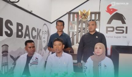 Pengurus Dewan Pimpinan Daerah Partai Solidaritas Indonesia (DPD PSI) Kabupaten Jember, saat Press Release akan meluncurkan kantor baru partainya, di Jalan Hayam Wuruk, nomor 127 Kecamatan Kaliwates, Jember (Foto: Fadli/Frensia).