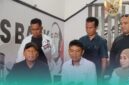 Pengurus DPD Partai Solidaritas Indonesia (PSI) Kabupaten Jember saat Press Release rencana peluncuran kantor baru partai di Jalan Hayam Wuruk, Kecamatan Kaliwates, Jember (Foto: Fadli/Frensia). 