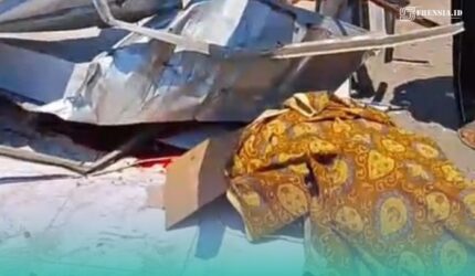 Korban yang tertimpa bangunan apotek di Kencong, Jombang, Jember (Foto: Istimewa).