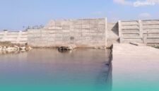 Penampakan proyek Dam pelimpah yang berada di sebelah barat Sungai Tanggul Lama, Desa Paseban, Kecamatan Kencong, dengan sebelah timurnya sungai merupakan Desa Kepanjen, Kecamatan Gumukmas, Jember (Foto: Warga setempat). 