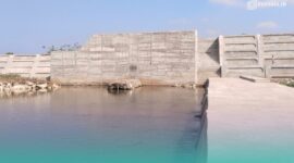 Penampakan proyek Dam pelimpah yang berada di sebelah barat Sungai Tanggul Lama, Desa Paseban, Kecamatan Kencong, dengan sebelah timurnya sungai merupakan Desa Kepanjen, Kecamatan Gumukmas, Jember (Foto: Warga setempat). 
