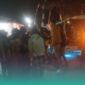 Korban yang tenggelam di Pantai Paseban Kencong, saat dievakuasi oleh Tim SAR dan warga setempat  (Foto: Istimewa). 