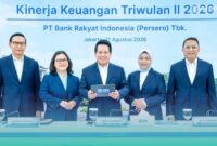 Direktur Utama BRI Hery Gunardi yang didampingi oleh Wakil Direktur Utama BRI Viviana Dyah Ayu R.K, Direktur Network dan Retail Funding BRI Aquarius Rudianto, Direktur Finance dan Strategy BRI Achmad Royadi dan Direktur Manajemen Risiko BRI Ety Yuniarti, setelah pemaparan kinerja capaian positif BRI hingga triwulan II 2026 (Foto: Humas BRI Pusat). 